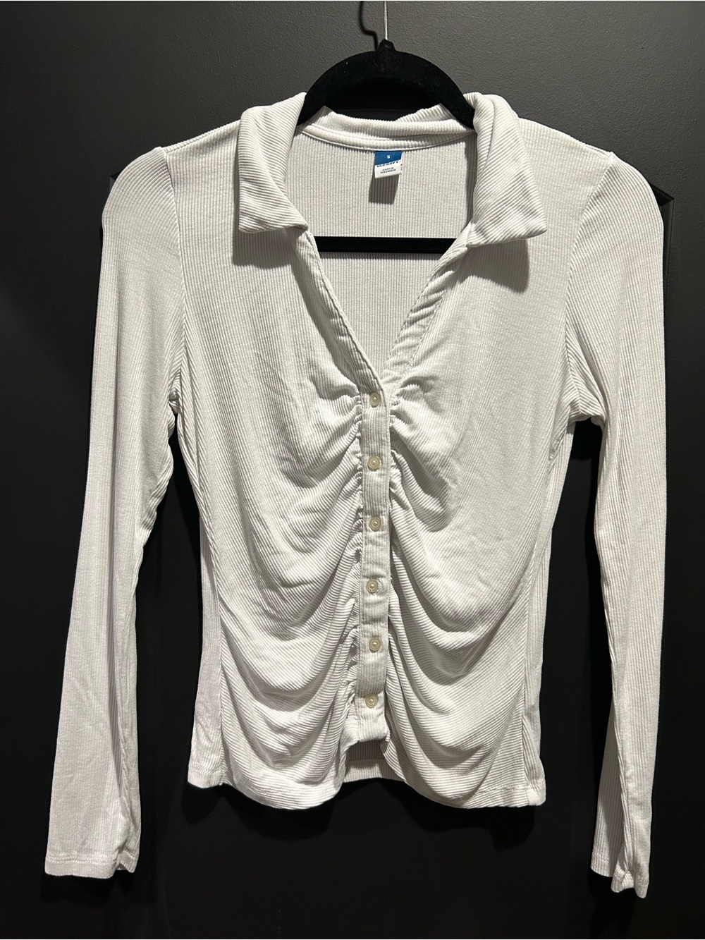 Old Navy White Ruched Button-Front Long Sleeve Collared Top